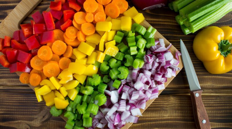 MasterChef Celebrity: verduras frescas cortadas sobre una tabla de cocina