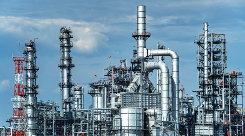 Milei en Bahía Blanca: planta petroquímica del polo industrial