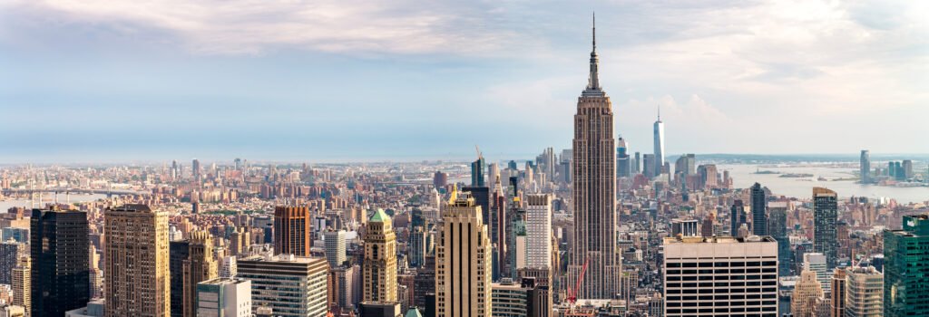 Milei en Nueva York: skyline de Manhattan con rascacielos