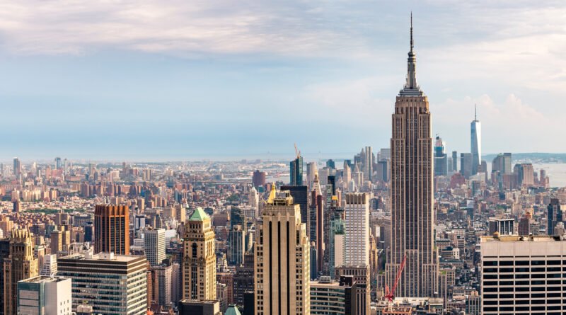 Milei en Nueva York: skyline de Manhattan con rascacielos