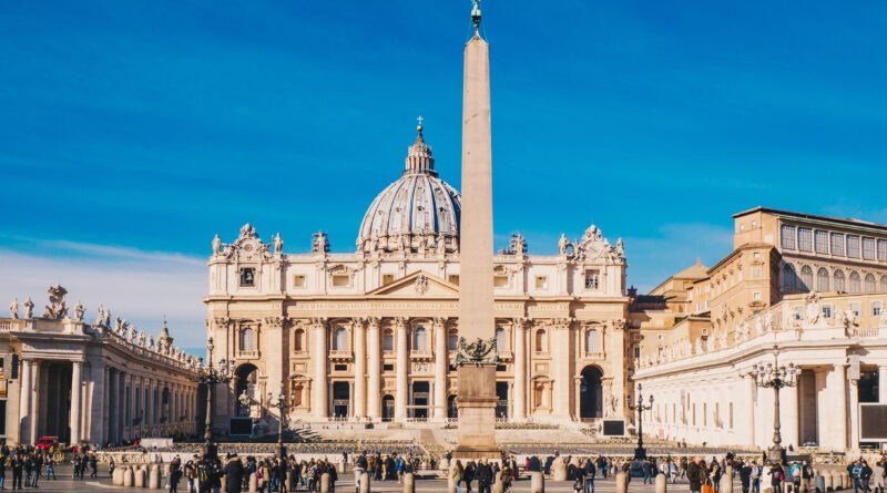 papa León XIV: Plaza y Basílica de San Pedro en el Vaticano