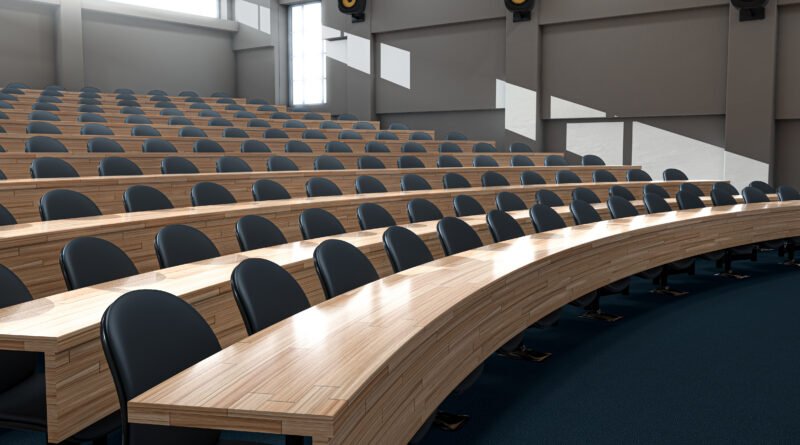 paro universitario: aula magna universitaria vacía