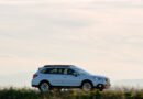Renault Boreal: SUV mediano moderno en una ruta al atardecer