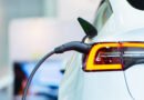 pick-up híbrida enchufable: carga de un vehículo eléctrico