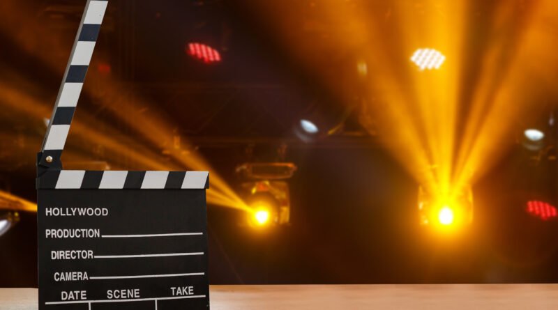 serie de Wanda Nara: cámara de cine, claqueta y rollo de película