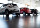 Ventas de autos 0km: concesionaria con autos nuevos en exhibición