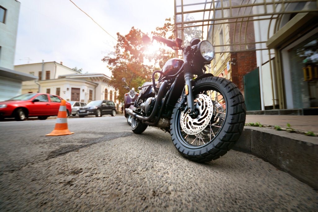 Yamaha Crypton Finn: moto en una calle urbana
