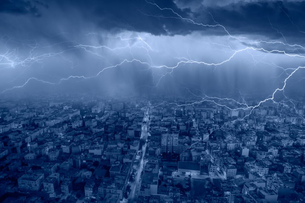 Alerta amarilla: tormenta eléctrica con rayos sobre la ciudad