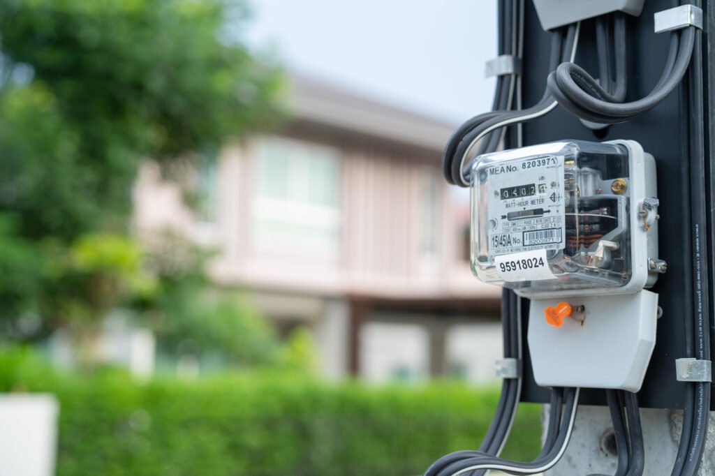 aumentos de octubre: medidor de electricidad de un hogar