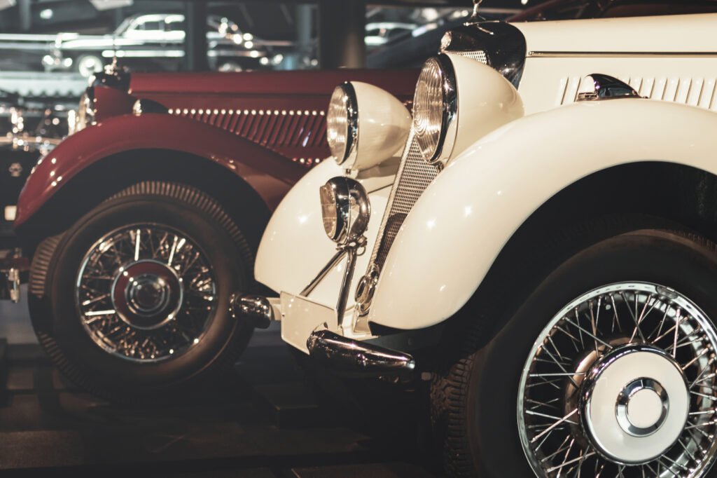 autos clásicos en una exposición al aire libre, Autoclásica 2026