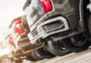autos más vendidos: hilera de pickups 0km nuevas en una concesionaria
