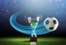 Boca en la Sudamericana: copa de fútbol dorada junto a una pelota
