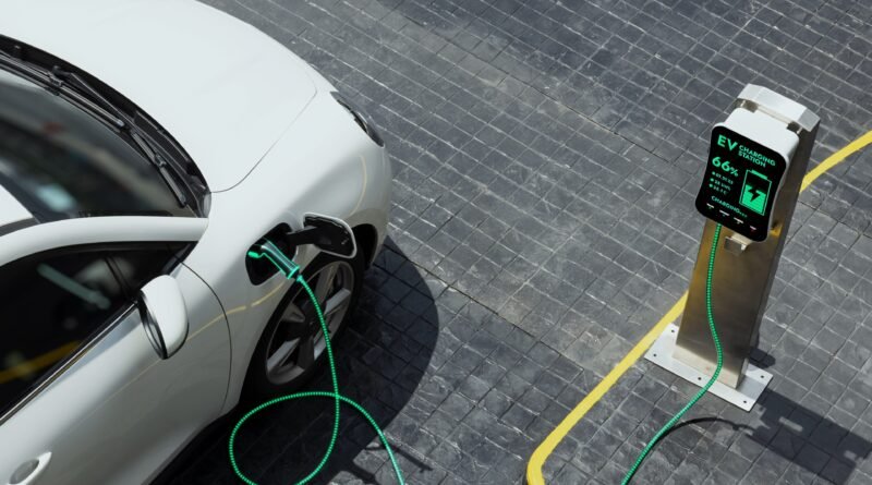 BYD en Argentina: auto eléctrico cargando en una estación urbana