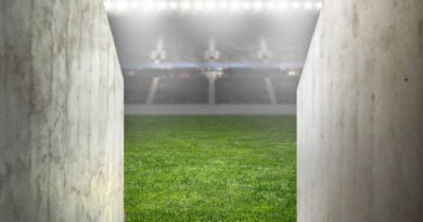 calendario de Boca: reflectores iluminando un estadio de fútbol
