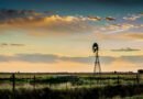 Caso Nanci Godoy: paisaje del campo argentino con un molino al atardecer