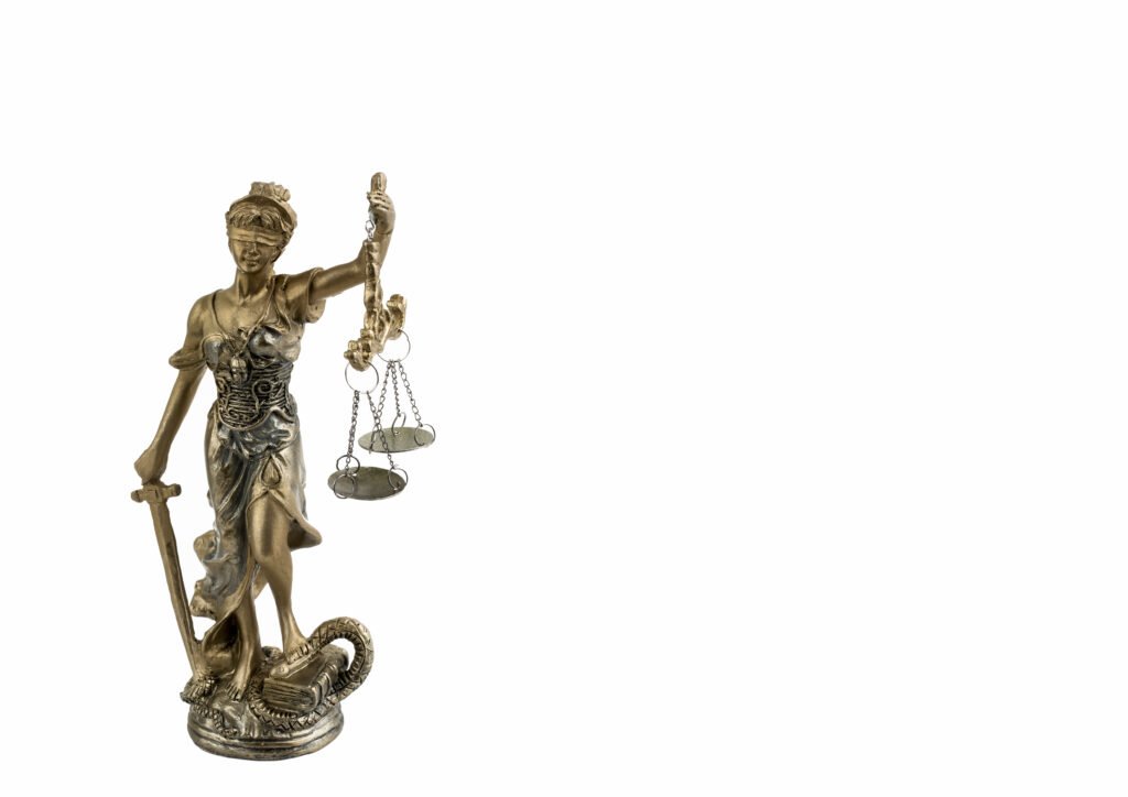 causa LIBRA: estatua de la justicia con balanza