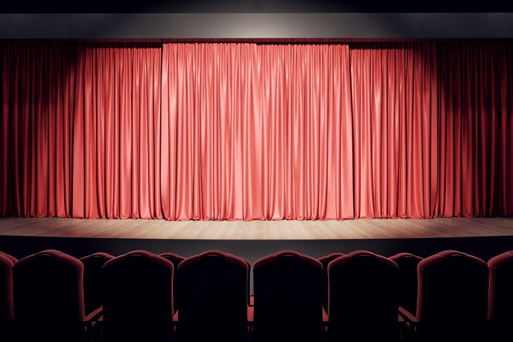 escenario de teatro vacío con butacas rojas, Cecilia Milone