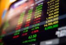 cierre de mercados: pantalla con cotizaciones bursátiles