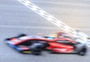 Colapinto en Sepang: auto de carreras a gran velocidad en pista