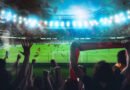 Copa Libertadores: hinchas alentando en un estadio de noche