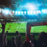 Copa Libertadores: hinchas alentando en un estadio de noche