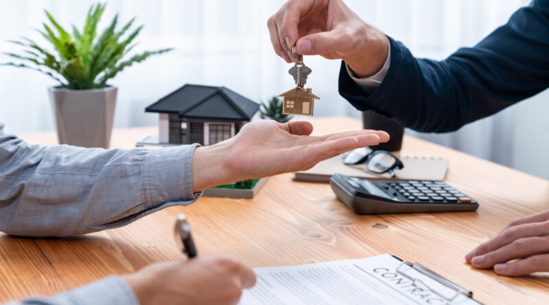 Entrega de llaves de una casa, créditos del Banco Nación