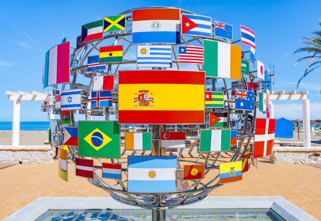 Cumbre Iberoamericana: banderas de España y del mundo en un encuentro internacional