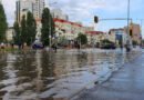 emergencia hídrica: calle de una ciudad inundada tras el temporal