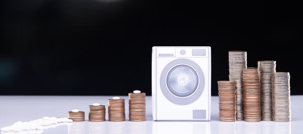 Espert procesado: dinero en efectivo y un mazo judicial sobre la mesa