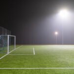 Estudiantes: cancha de fútbol iluminada de noche