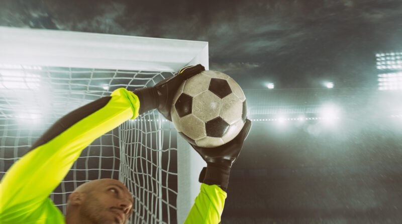 Gerónimo Rulli: arquero atajando un penal en el estadio