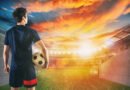 Independiente-Boca: jugador de fútbol saliendo del túnel hacia la cancha