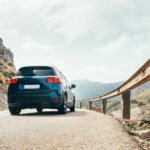 Jeep Avenger: SUV compacto en una ruta de montaña