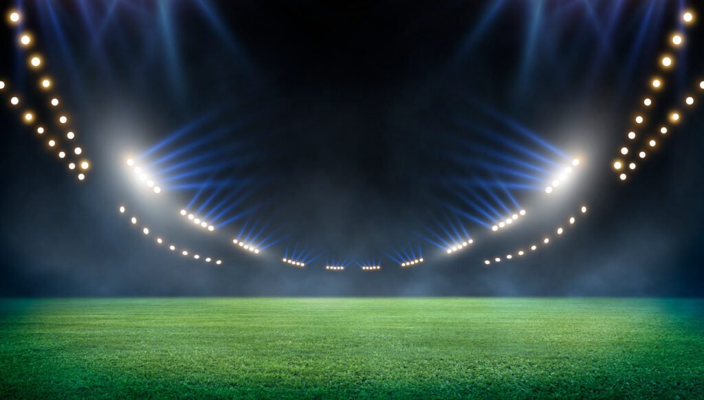 Leonel Flores: cancha de fútbol iluminada de noche con reflectores