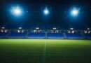 Lisandro Martínez: estadio de fútbol iluminado de noche