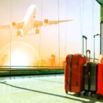 Lourdes Sánchez: valijas de viaje en una terminal de aeropuerto