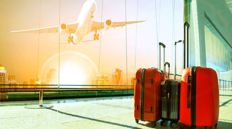 Lourdes Sánchez: valijas de viaje en una terminal de aeropuerto