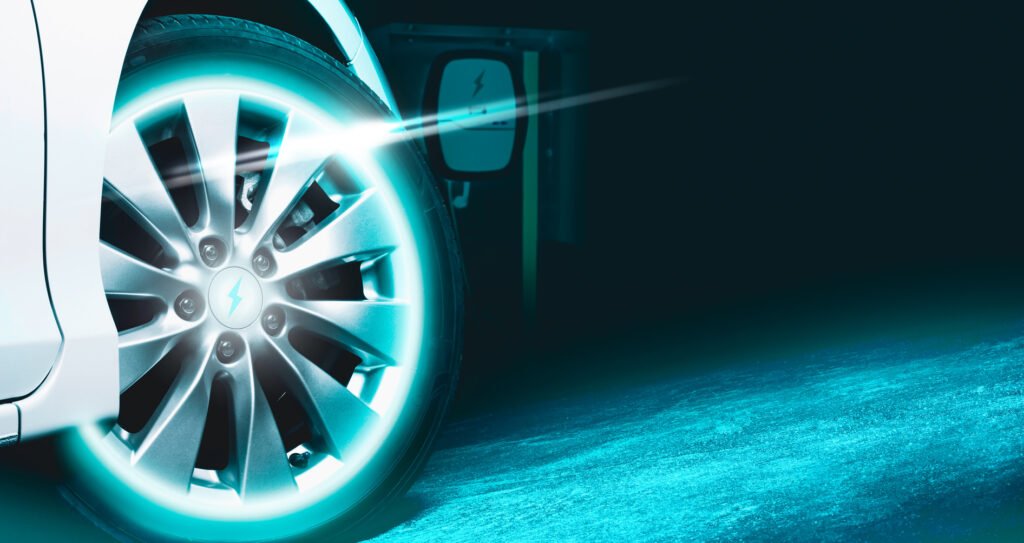 Lynk & Co 900: vehículo eléctrico iluminado con luces de neón de noche