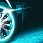 Lynk & Co 900: vehículo eléctrico iluminado con luces de neón de noche