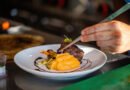 MasterChef Celebrity: manos de chef emplatando un plato gourmet
