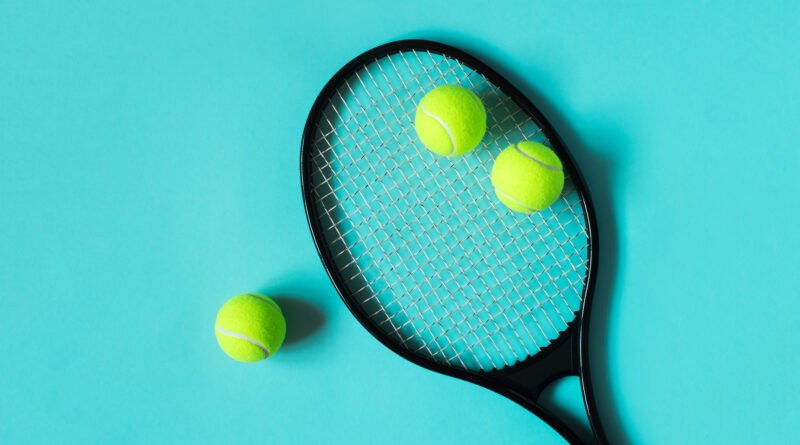 pelotas y raqueta en el Masters de Shanghái