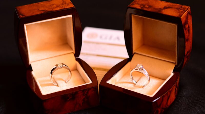 Mauro Icardi: anillos de boda sobre un fondo oscuro