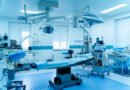 brote de meningitis: quirófano moderno de un hospital
