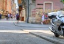 Motomel Blitz 110: moto urbana estacionada en la calle
