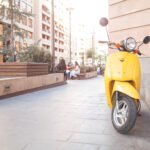 Motomel Shark 150: moto urbana estacionada en la ciudad
