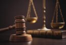 organizaciones terroristas: mazo de juez y balanza de la justicia