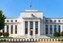 reservas del BCRA: edificio de un banco central con columnas clásicas