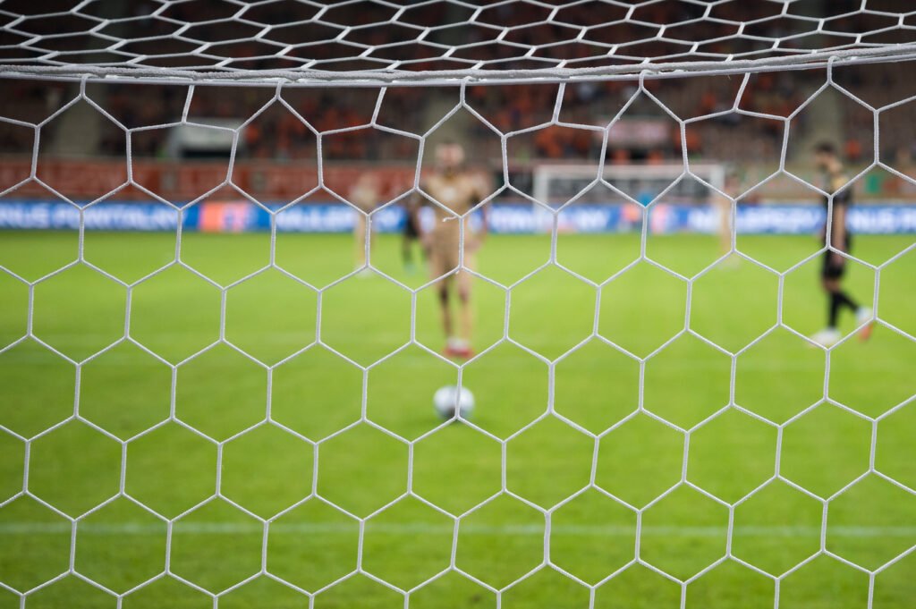River ante Sarmiento: pelota en el arco con la red