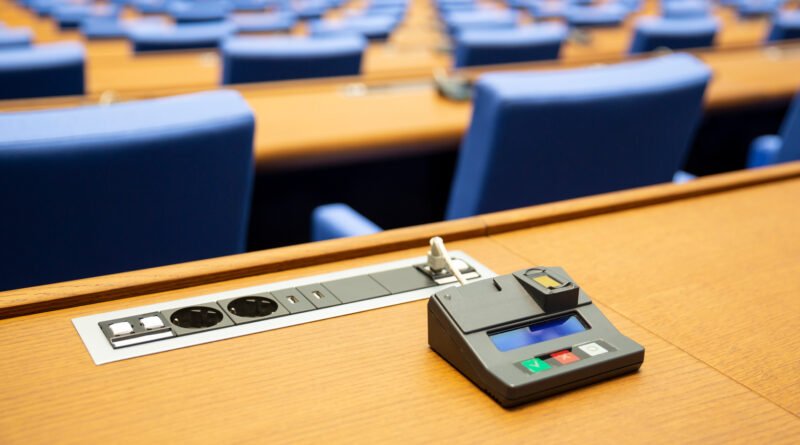 Se cayó la sesión en Diputados por el DNU 70