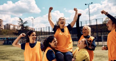 Mundial Sub 17 femenino: futbolistas mujeres celebrando una victoria